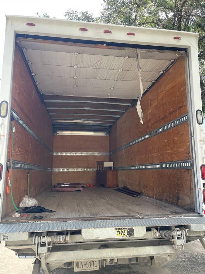 Used 2014 Mitsubishi Fuso Box Truck