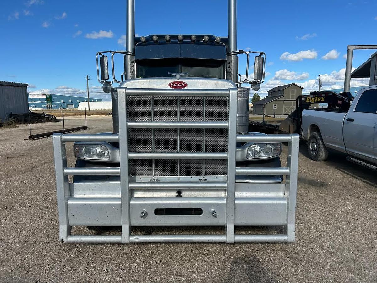 Used 2023 Peterbilt 389 Conventional Sleeper Semi