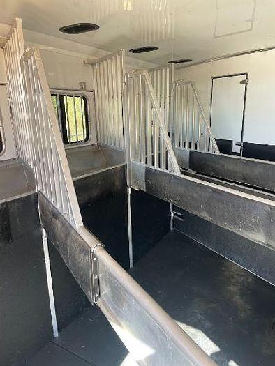 Used 2015 Sundowner Signature Series with Living Quarters