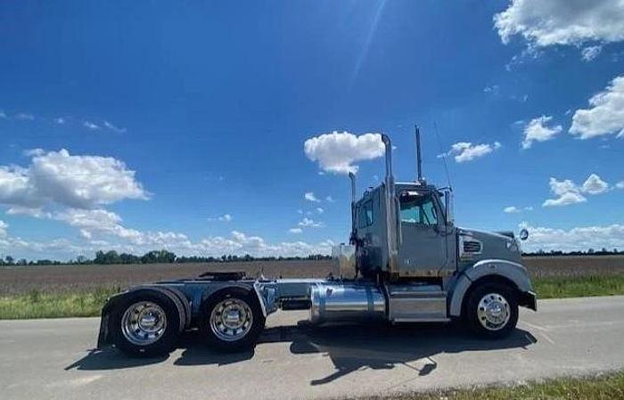 Used 2013 Freightliner Coronado 122 SD