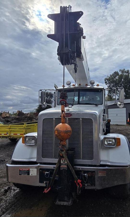 Used 2013 Altec AC38-127S Mounted on 2013 Peterbilt 379