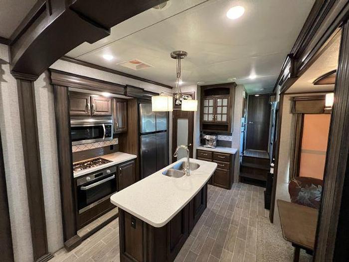 Used 2019 Keystone Alpine 3500RL