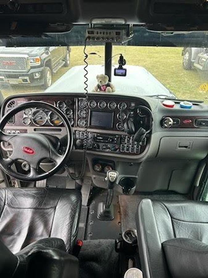 Used 2021 Peterbilt 389 Conventional Sleeper Semi