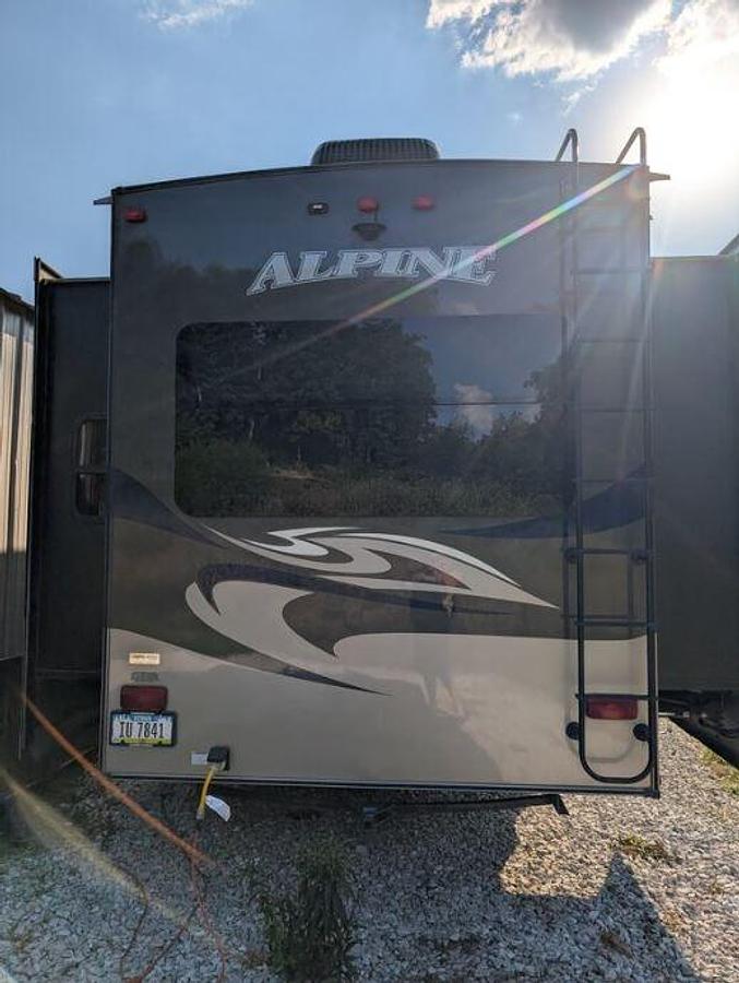 Used 2019 Keystone Alpine 3800FK