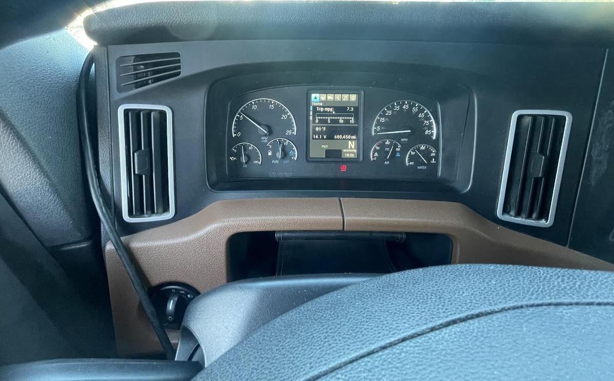 Used 2019 FREIGHTLINER CASCADIA 126