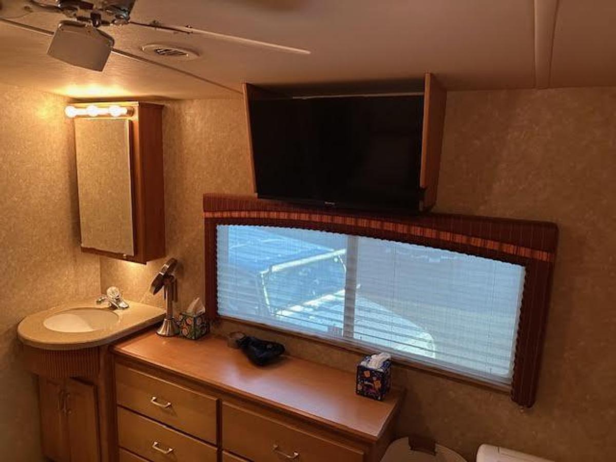 Used 2008 Winnebago Tour 40KD Class A Motorhome