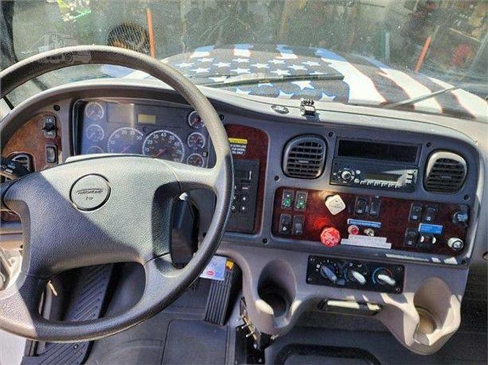 Used 2008 Freightliner BUSINESS CLASS M2 106