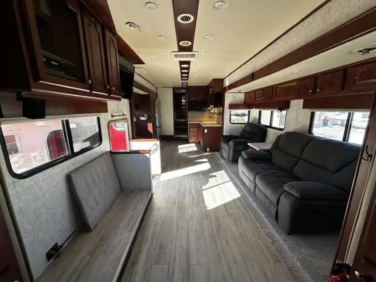 Used 2005 Kingsley Custom Coach