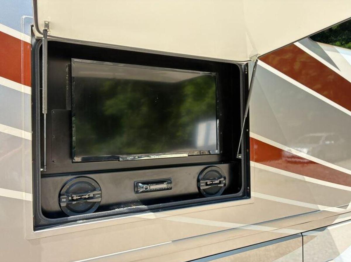 Used 2015 Fleetwood Discovery 40E Class A Diesel Motorhome