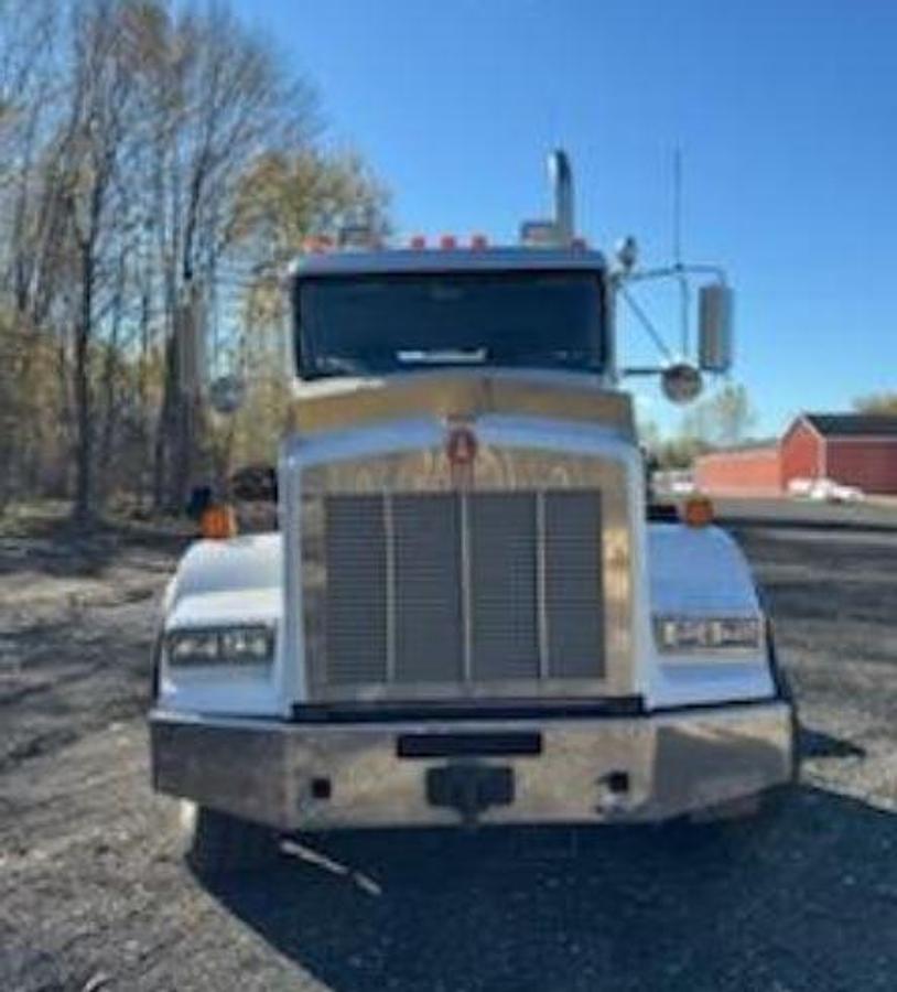 Used 2014 Kenworth T800 Day Cab