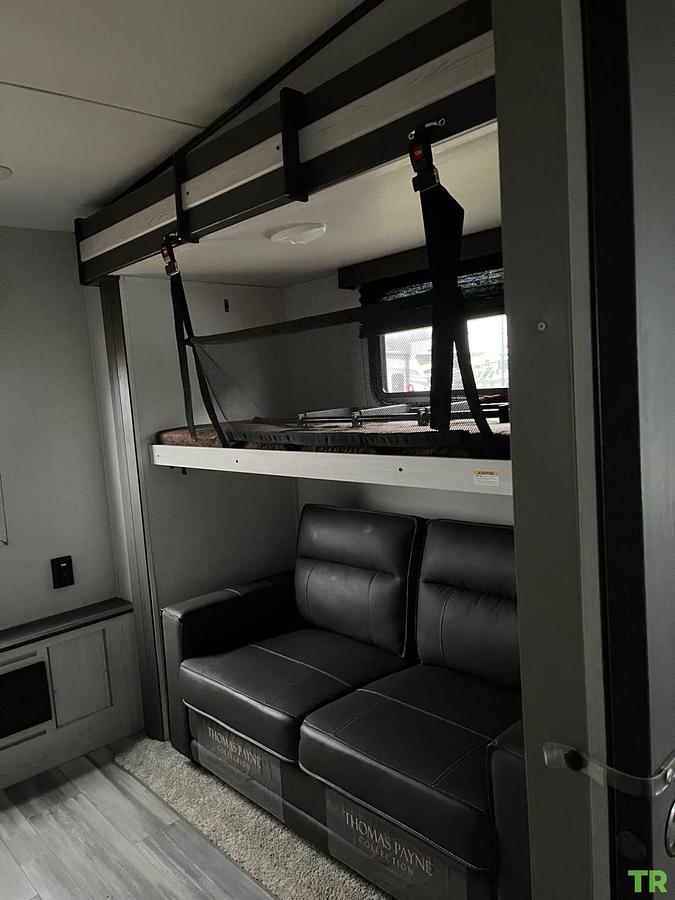 Used 2021 Keystone Sprinter Limited 3620FWLBH Fifth Wheel – Bunkhouse – Washer & Dryer – Custom Skirting – Full-Time Ready