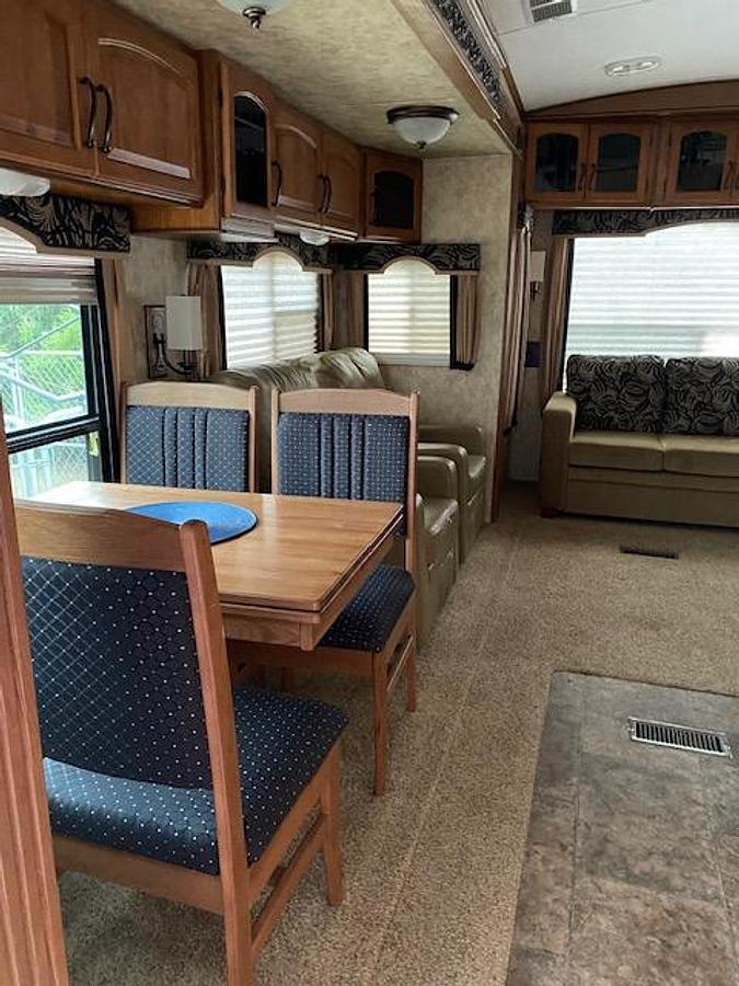 Used 2012 Keystone Montana Hickory Edition 33582RL Fifth Wheel