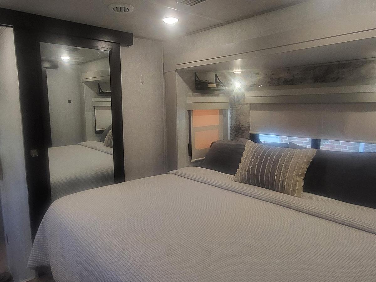 Used 2021 Forest River Palomino Columbus 1492 382FB