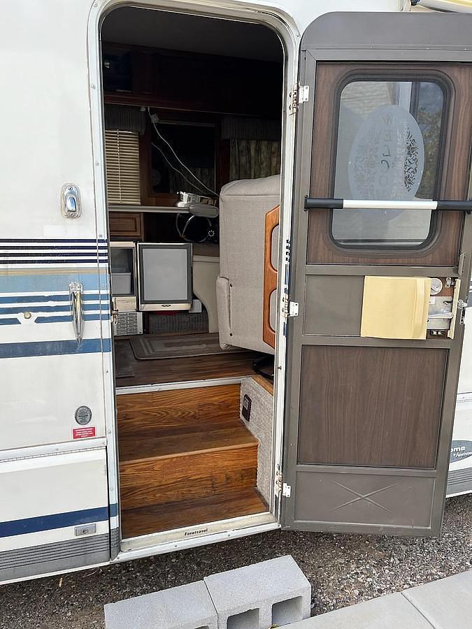 Used 1998 Foretravel Stationary Class A Motorhome