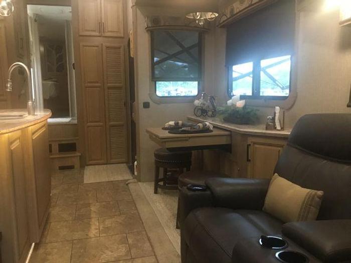 Used 2017 Crossroads Redwood RW4120GK