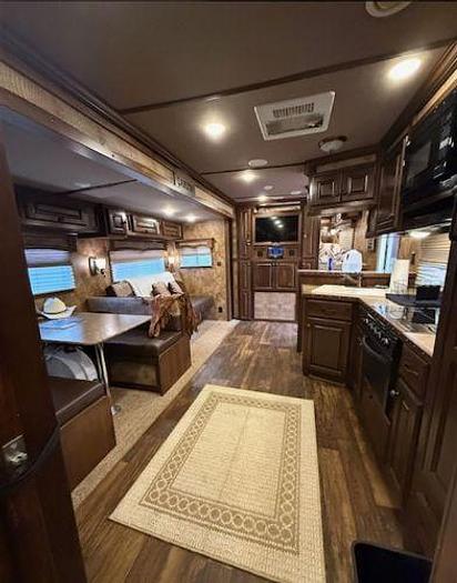 Used 2015 Lakota Big Horn BB8316