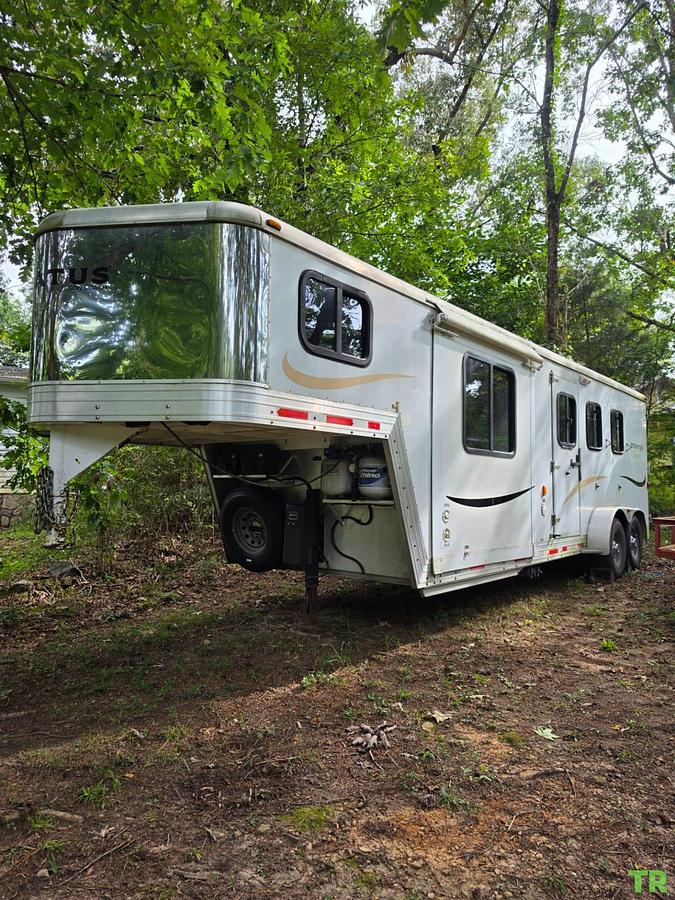 Used 2008 Bison Stratus Express 380ME 3 Horse