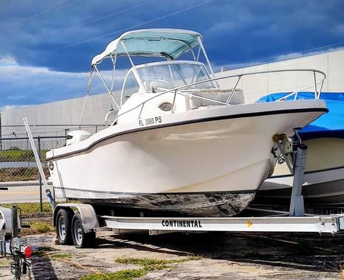 Used 2014 Dusky 25.2 Walk-Around
