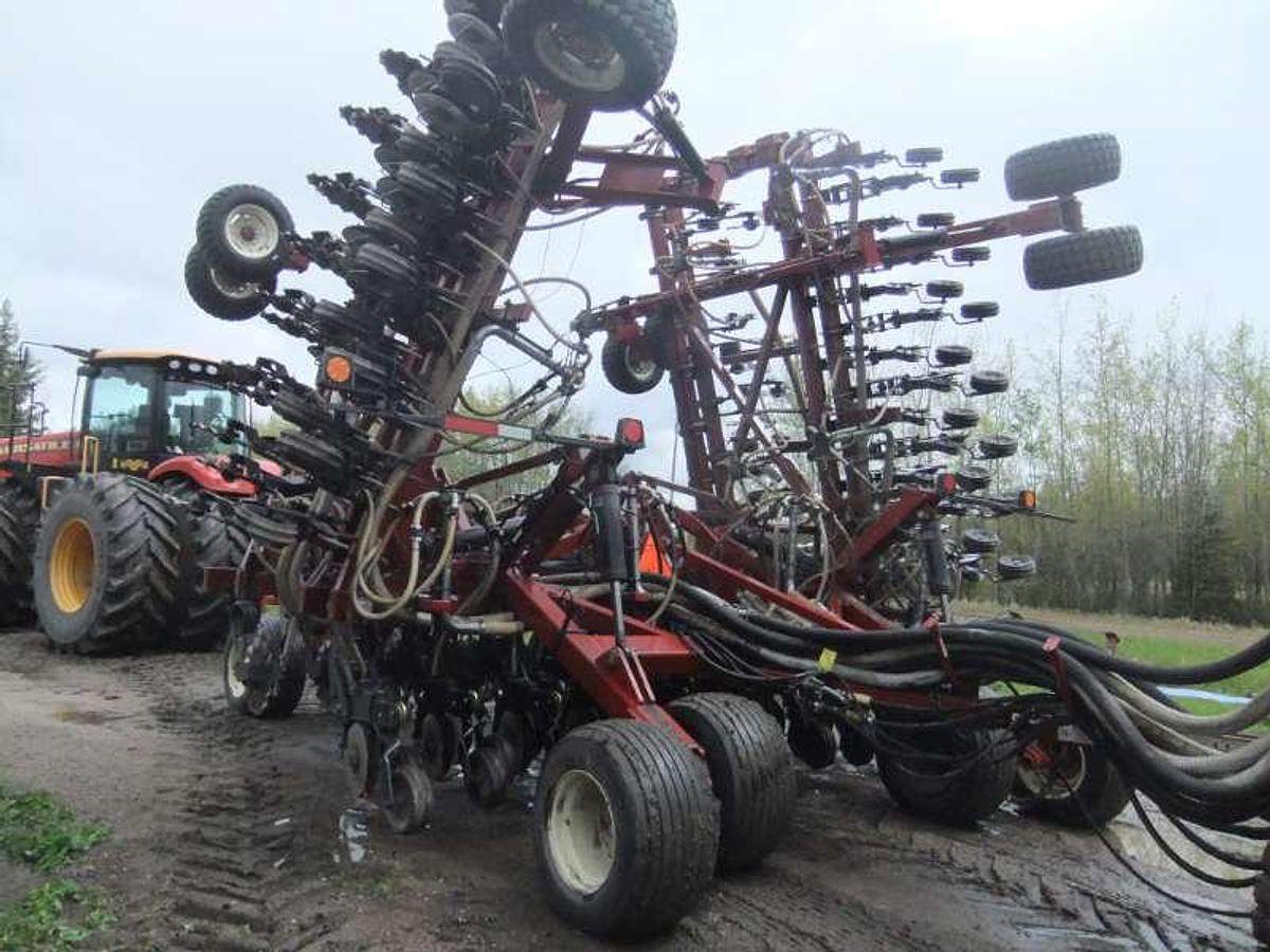 Used 2015 Salford 525 Disc Air Drill and Cart