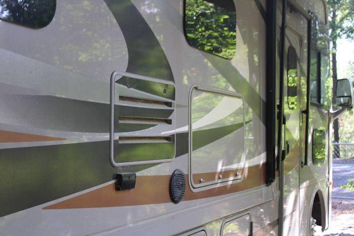Used 2015 Thor Motor Coach Hurricane 27K