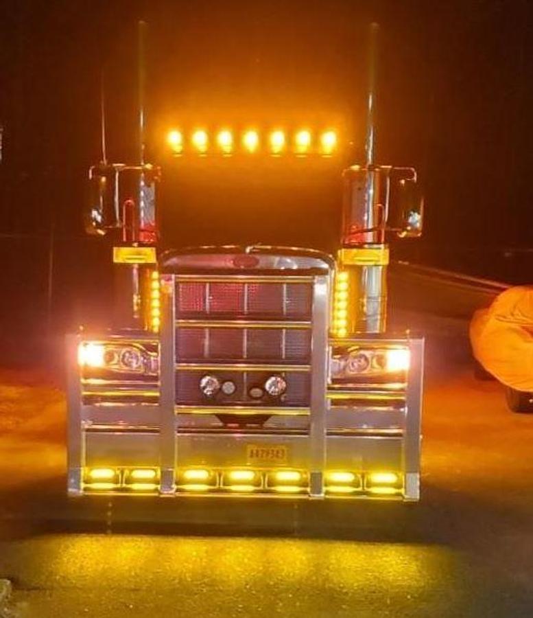 Used 2020 Peterbilt 389 Sleeper Semi Truck