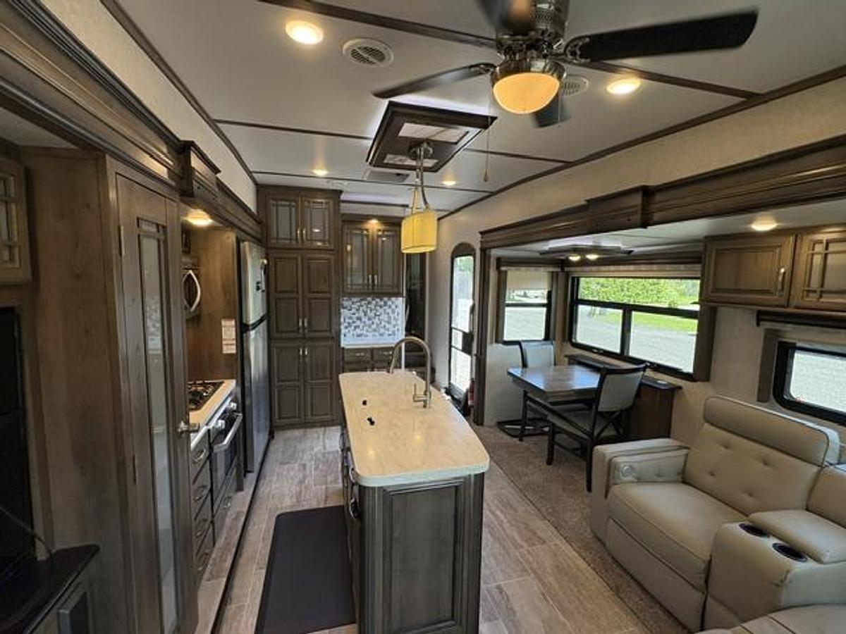 Used 2019 Keystone Montana Legacy Edition Series M-3930FB