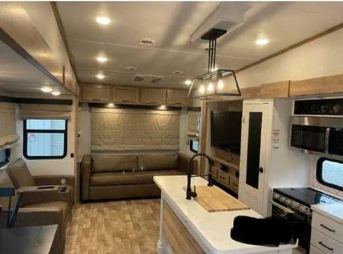 Used 2022 Keystone Acadia 3660rl