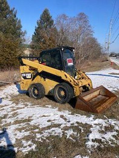 Used 2015 CATERPILLAR Skid Steer 272