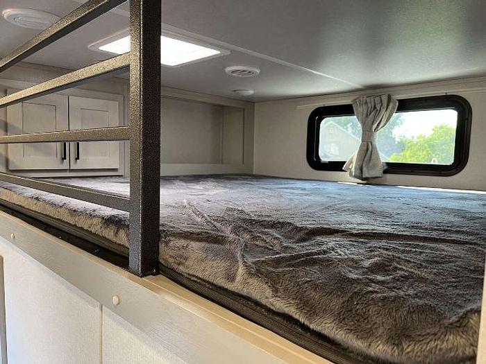 Used 2023 Palomino Columbus 379MB