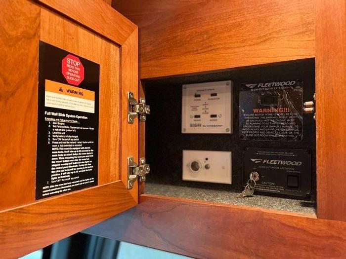 Used 2011 American Coach American Tradition 42M