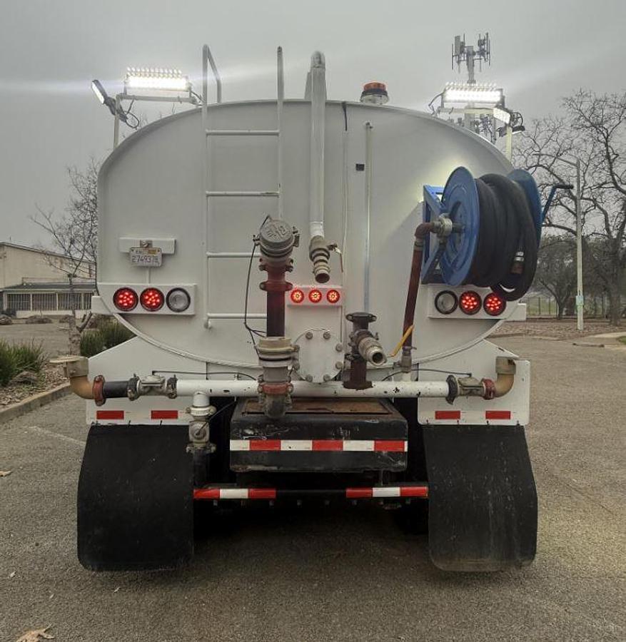 Used 2012 KENWORTH T440 Water Tank Truck