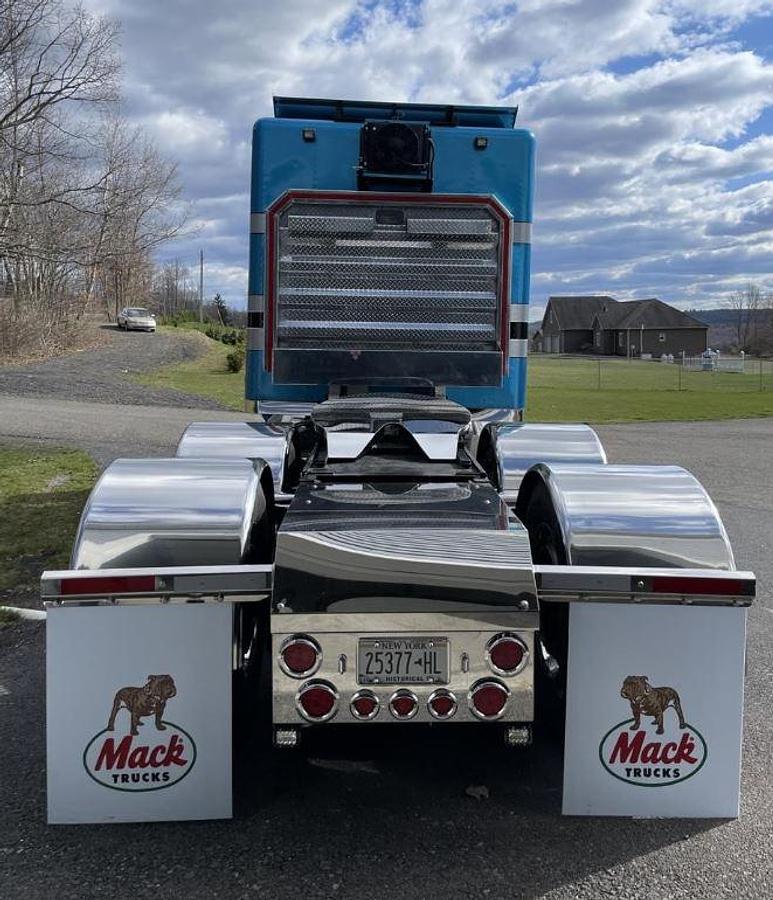 Used 1989 Mack Superliner RW713