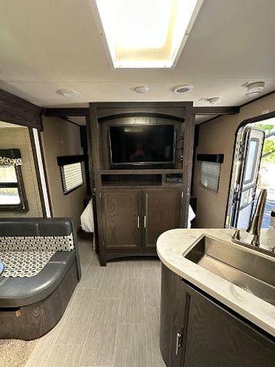 Used 2018 Dutchmen Kodiak Ultimate 240BHSL