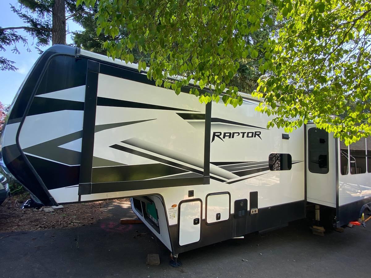 Used 2022 Keystone Raptor 429