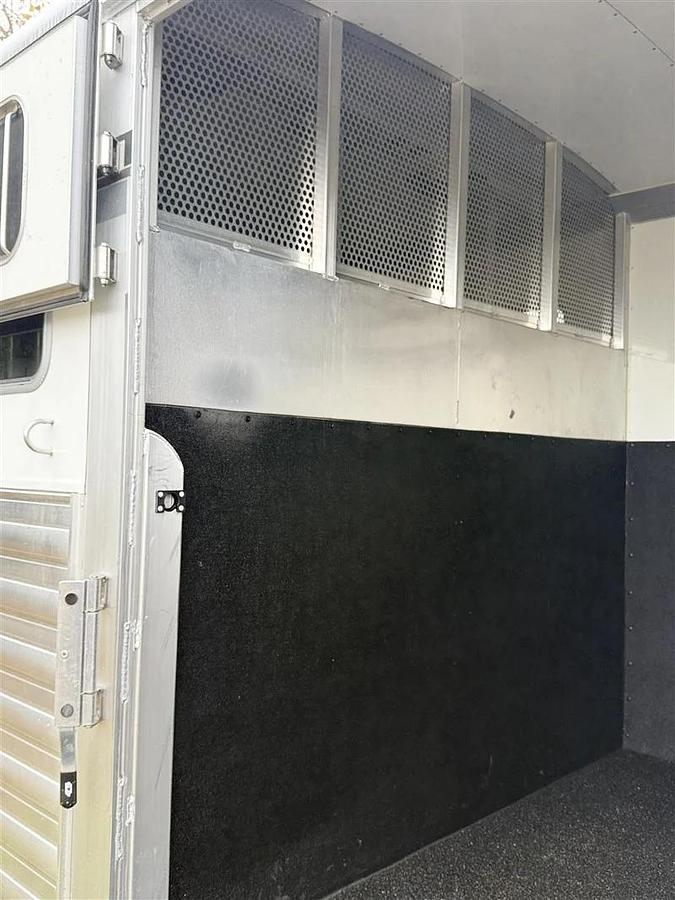 Used 2024 4 Star HTXG6H358086 9 Horse Trailer