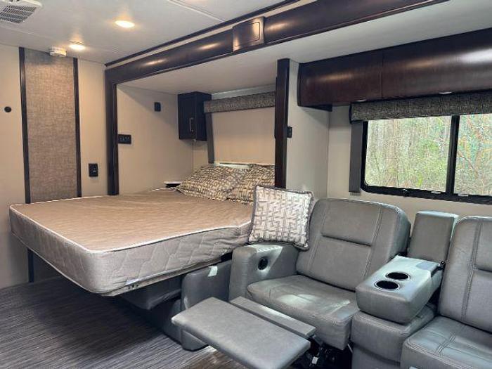 Used 2022 Renegade Vienna 25RMC