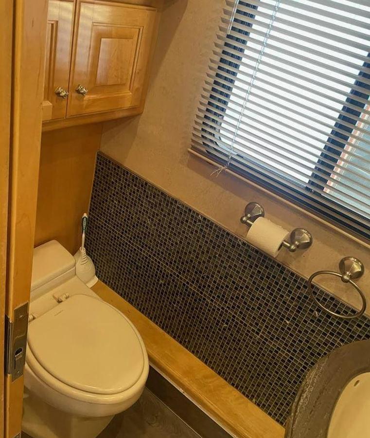 Used 2005 Country Coach Magna 630