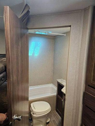 Used 2018 Coleman 215BH 23' Travel Trailer