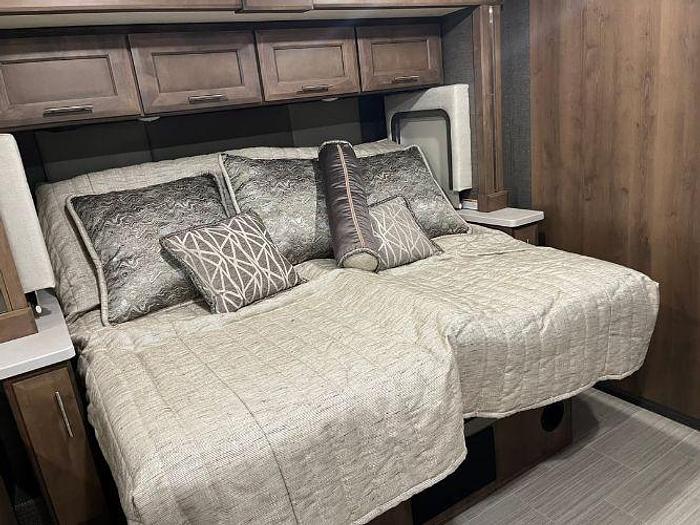 Used 2021 Thor Palazzo 37.4