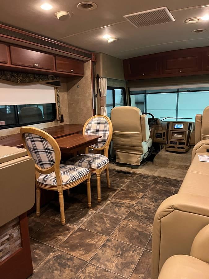 Used 2014 Winnebago Sightseer M33C Class A Motorhome