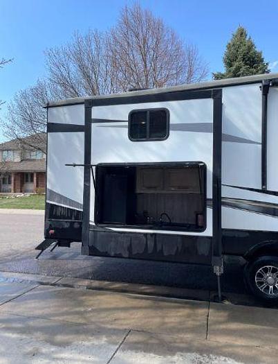 Used 2021 Heartland Elkridge 38RSRT