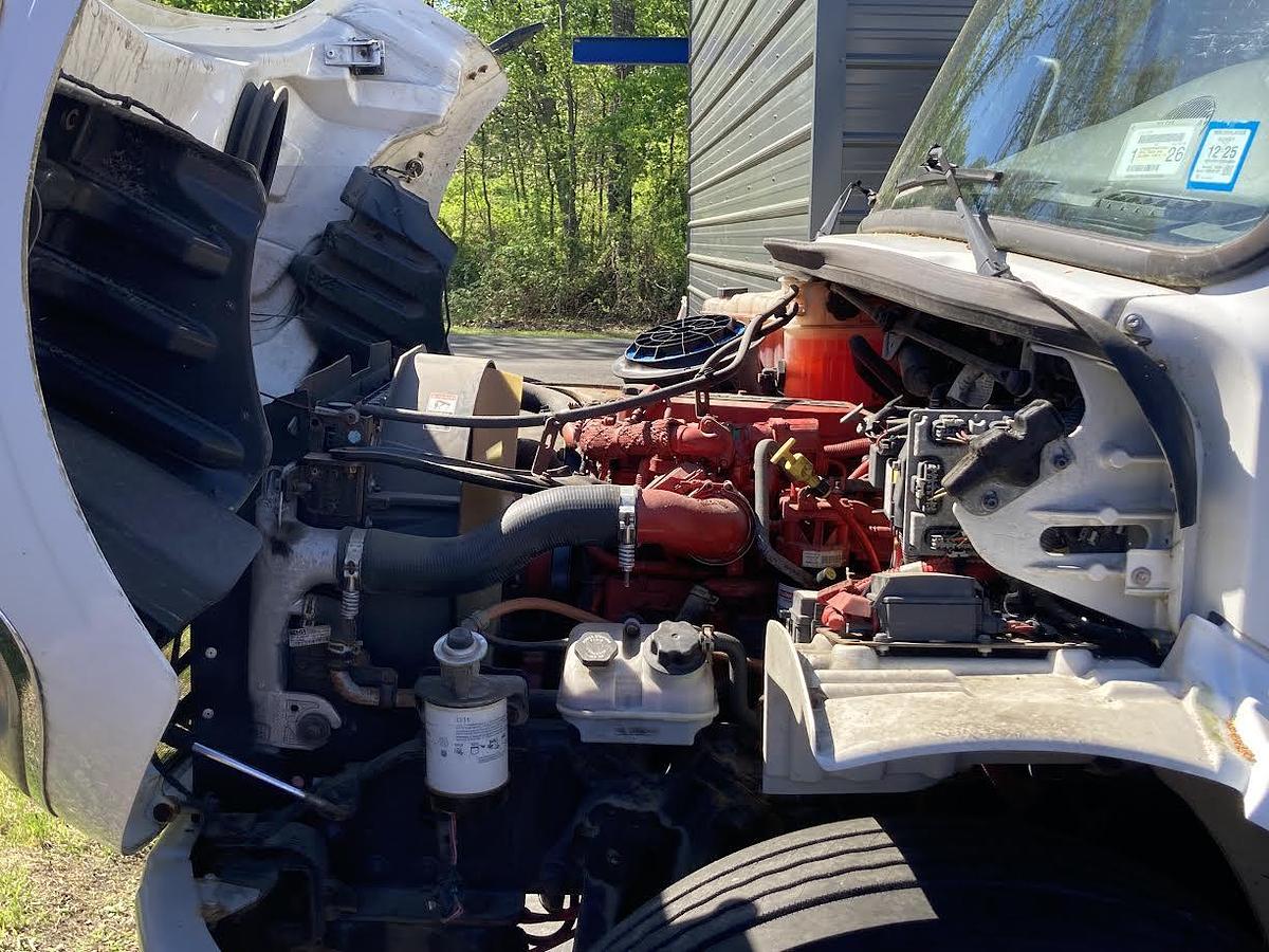 Used 2016 Freightliner M2106 Box Truck