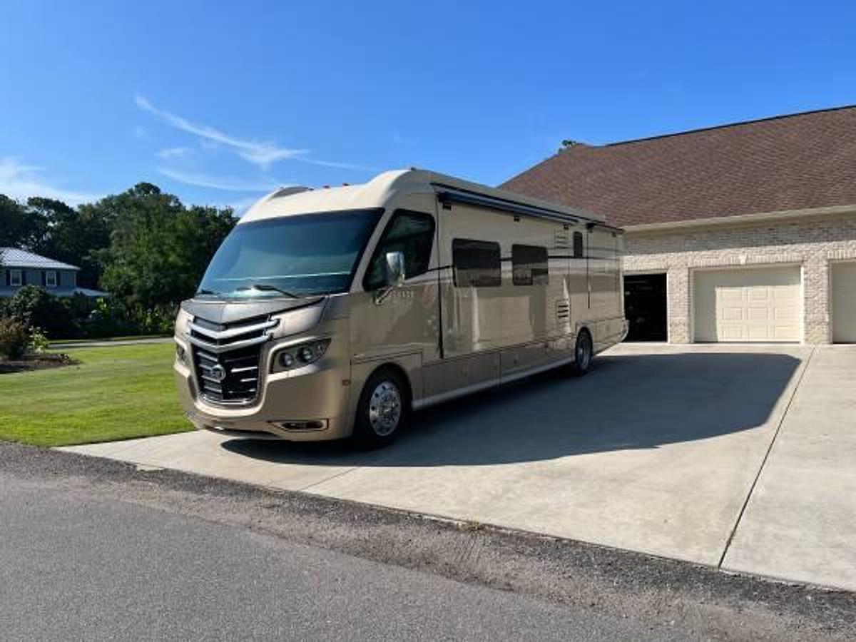 Used 2012 Monaco Vesta 35PBD