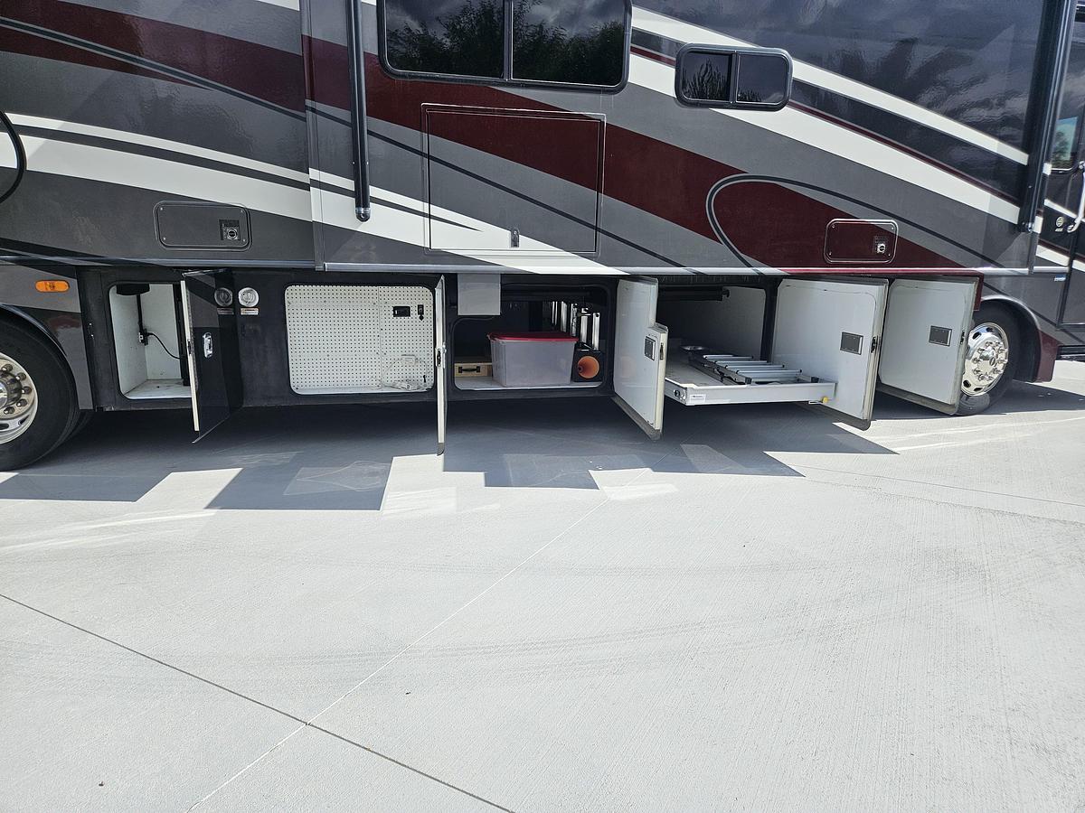 Used 2014 Fleetwood Expedition 40X