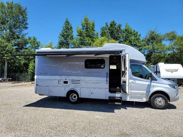 Used 2021 Tiffin Wayfarer 25RW