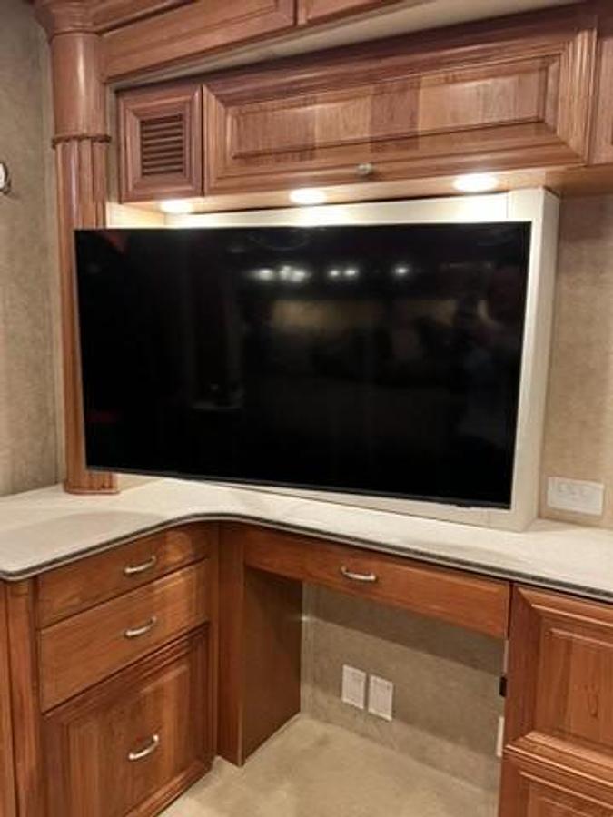 Used 2007 Newmar Essex 4510