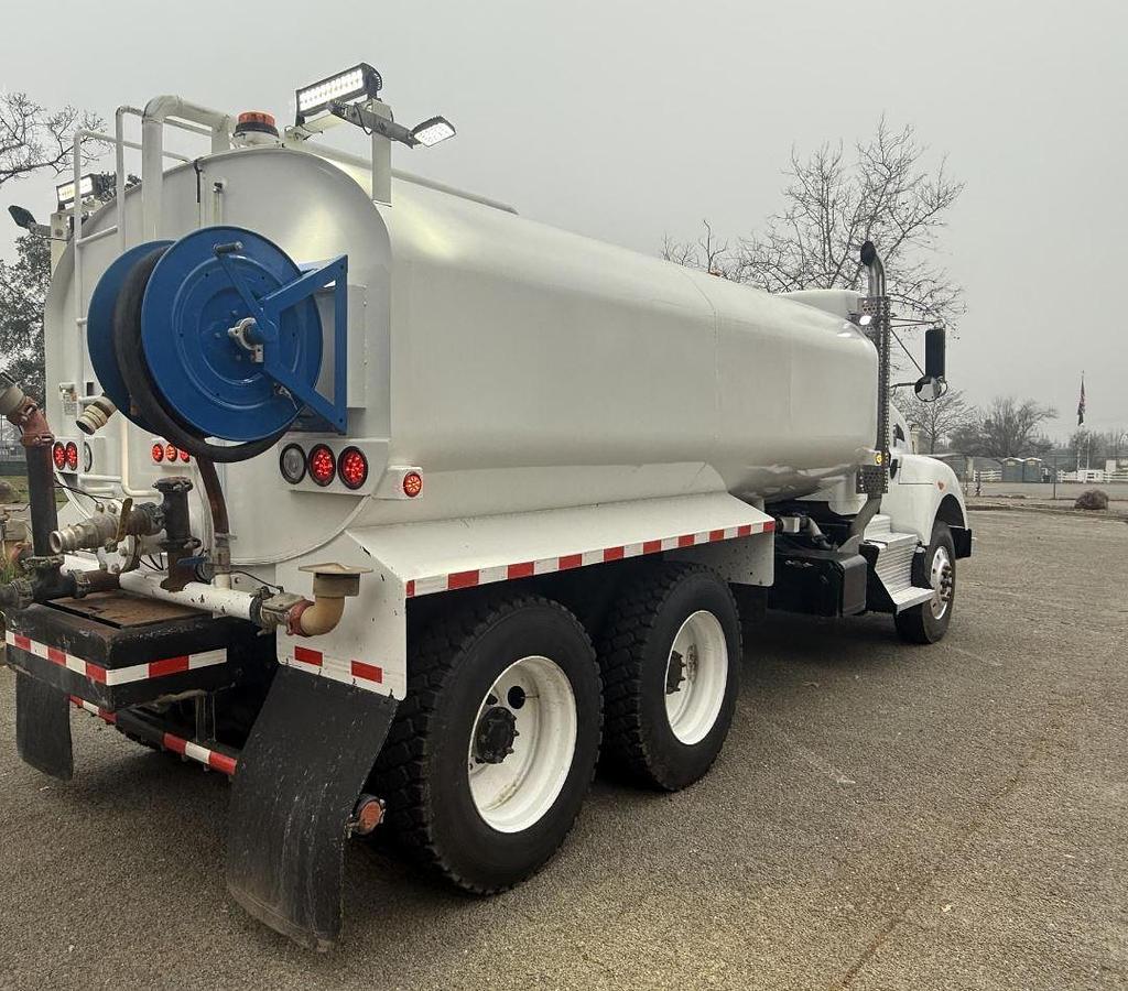 Used 2012 KENWORTH T440 Water Tank Truck