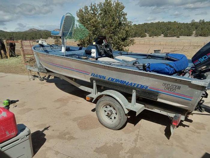 Used 1990 Bass Dominator 16 ft boat