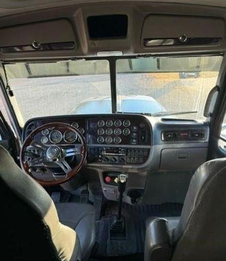 Used 2015 Peterbilt 389 Glider Kit