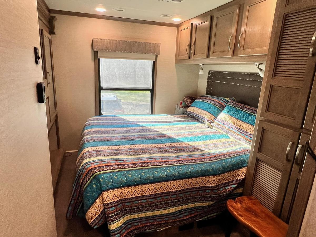 Used 2018 Jayco Seneca 37FS